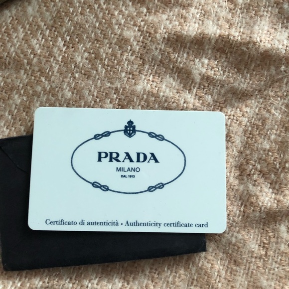 Prada Saffiano - Picture 3 of 8